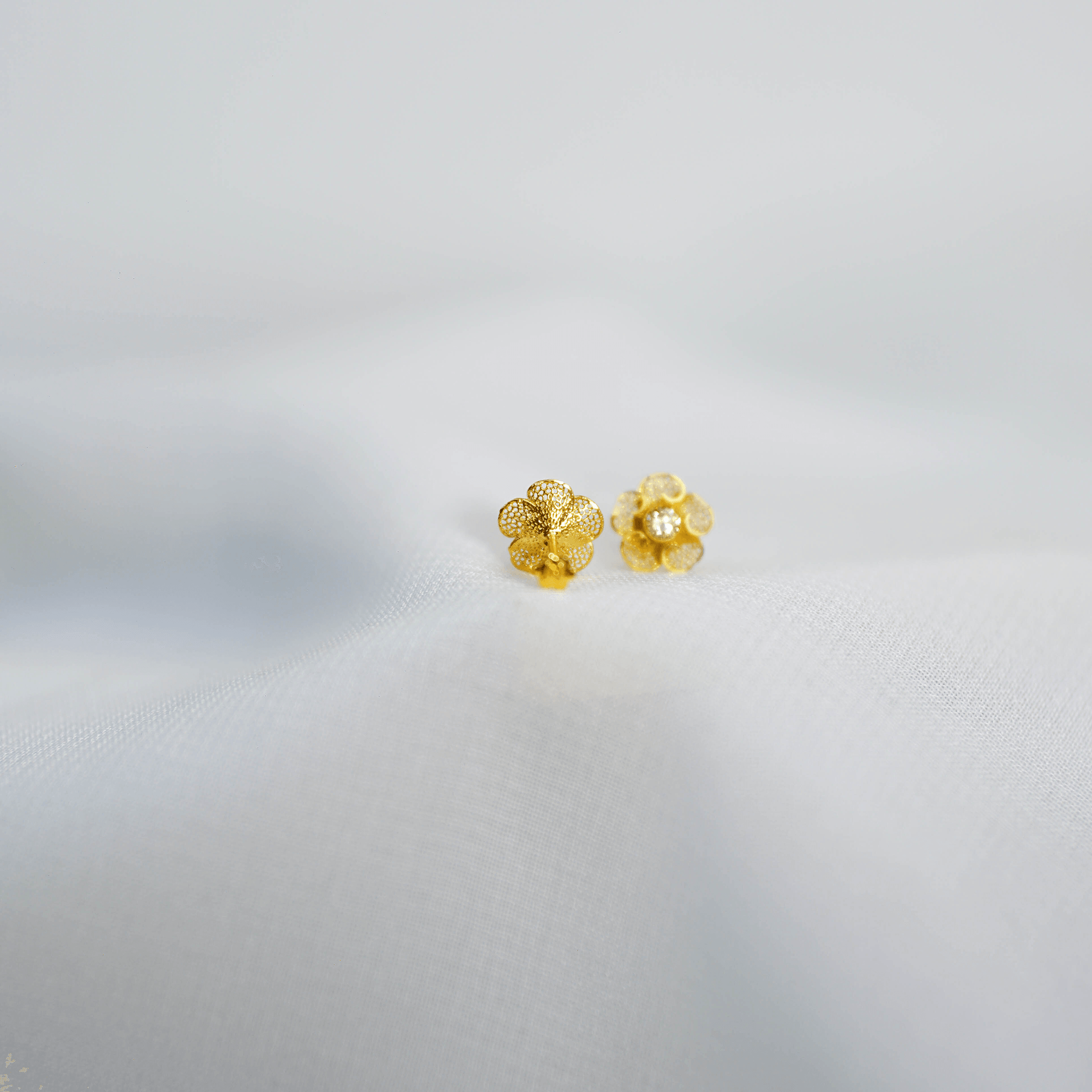 Single Stoned Floret Gold Studs - AlShaikh Jewellers