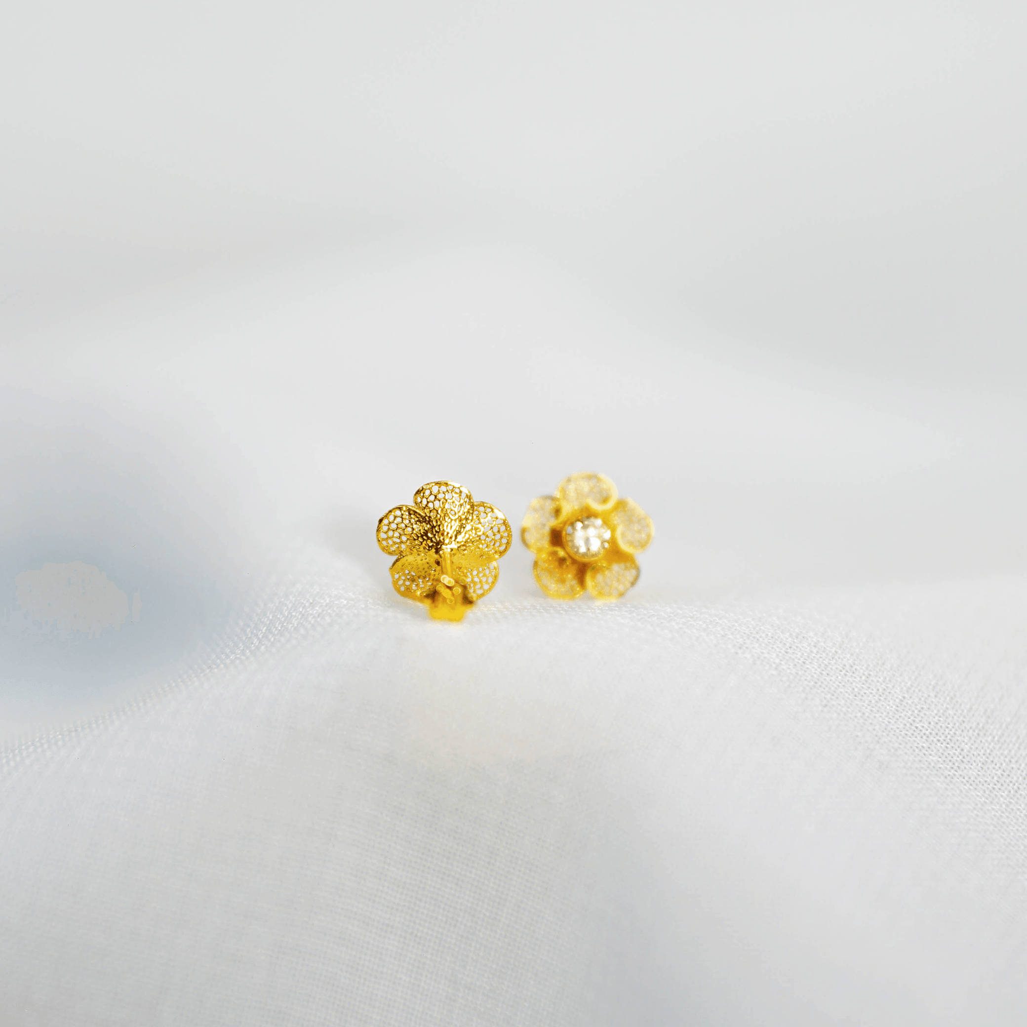 Single Stoned Floret Gold Studs - AlShaikh Jewellers